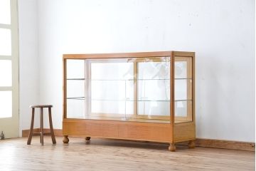 アンティーク家具　アンティーク　極上　素晴らしい造りとデザインの引き出し付きガラスケース(ショーケース)