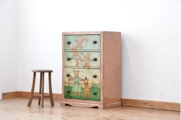 イギリス　ロイズ・アンティークス取り扱い　手描きクマさんチェスト?(テディチェスト)