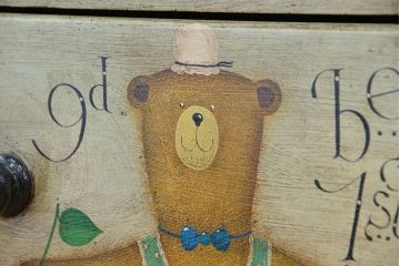 イギリス　ロイズ・アンティークス取り扱い　手描きクマさんチェスト?(テディチェスト)