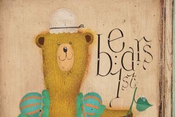 イギリス　ロイズ・アンティークス取り扱い　手描きクマさんロッカー(収納棚、テディーロッカー)