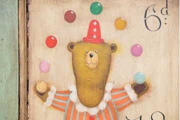 イギリス　ロイズ・アンティークス取り扱い　手描きクマさんロッカー(収納棚、テディーロッカー)