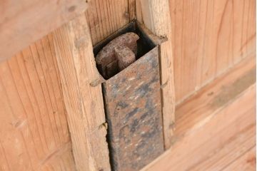 古民具・骨董　味わい深い　前面銅板張りの大きな蔵戸(玄関戸)