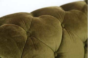 ヴィンテージ家具　イギリスビンテージ　クラシックな風合いのチェスターフィールド風3人掛けソファ