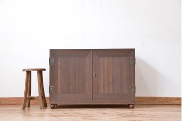 レトロ家具　昭和レトロ　古い木の脚付き観音開き収納棚(ローボード)
