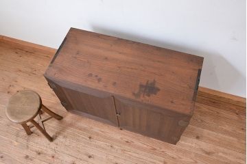 レトロ家具　昭和レトロ　古い木の脚付き観音開き収納棚(ローボード)