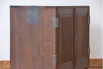 レトロ家具　昭和レトロ　古い木の脚付き観音開き収納棚(ローボード)