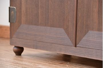 レトロ家具　昭和レトロ　古い木の脚付き観音開き収納棚(ローボード)
