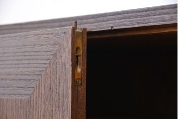 レトロ家具　昭和レトロ　古い木の脚付き観音開き収納棚(ローボード)