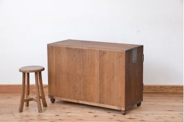 レトロ家具　昭和レトロ　古い木の脚付き観音開き収納棚(ローボード)