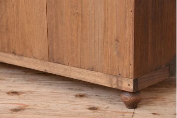 レトロ家具　昭和レトロ　古い木の脚付き観音開き収納棚(ローボード)