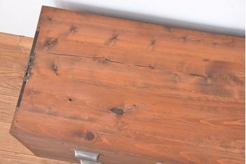 アンティーク家具　アンティーク　古い木のシンプルな脚付きローチェスト(1)(ローボード)