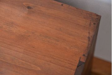 アンティーク家具　アンティーク　古い木のシンプルな脚付きローチェスト(1)(ローボード)