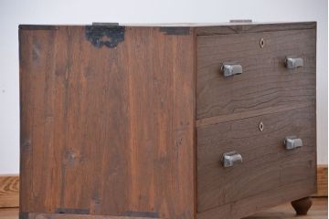 アンティーク家具　アンティーク　古い木のシンプルな脚付きローチェスト(1)(ローボード)