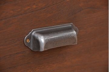 アンティーク家具　アンティーク　古い木のシンプルな脚付きローチェスト(1)(ローボード)
