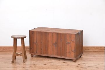 アンティーク家具　アンティーク　古い木のシンプルな脚付きローチェスト(1)(ローボード)