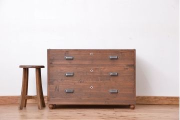 アンティーク家具　アンティーク　古い木のシンプルな脚付きローチェスト?(ローボード)