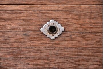 アンティーク家具　アンティーク　古い木のシンプルな脚付きローチェスト?(ローボード)