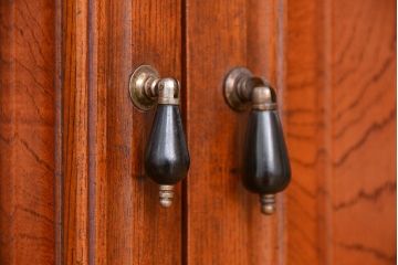 アンティーク家具　古民具・骨董　特別注文造り　三方欅材の上質な茶棚(飾り棚、収納棚、茶箪笥、水屋箪笥)