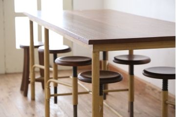 ラフジュオリジナル　6脚格納スツールの作業台(テーブル、机)