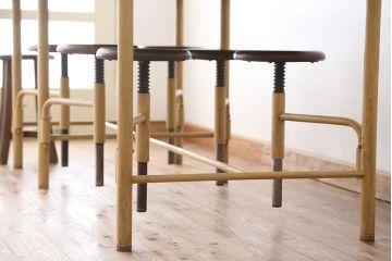 ラフジュオリジナル　6脚格納スツールの作業台(テーブル、机)