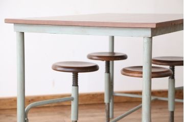 ラフジュオリジナル　4脚格納スツールの作業台(テーブル、机)