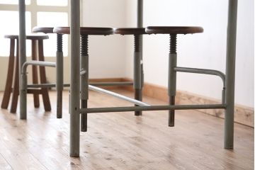 ラフジュオリジナル　4脚格納スツールの作業台(テーブル、机)