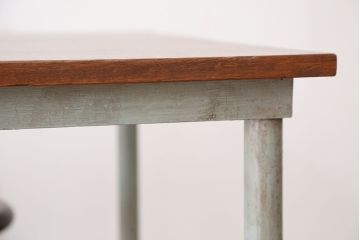 ラフジュオリジナル　4脚格納スツールの作業台(テーブル、机)