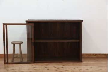 アンティーク家具　★アンティーク　シンプルなガラス引き戸収納棚(食器棚、飾り棚)