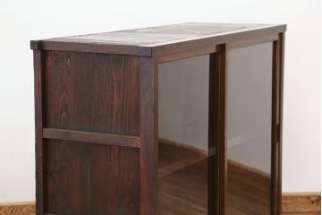 アンティーク家具　★アンティーク　シンプルなガラス引き戸収納棚(食器棚、飾り棚)
