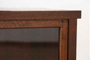 アンティーク家具　★アンティーク　シンプルなガラス引き戸収納棚(食器棚、飾り棚)