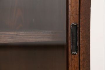 アンティーク家具　★アンティーク　シンプルなガラス引き戸収納棚(食器棚、飾り棚)