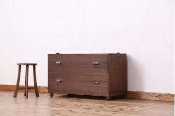 レトロ家具　昭和レトロ　古い木のシンプルな脚付きローチェスト(ローボード)