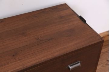 レトロ家具　昭和レトロ　古い木のシンプルな脚付きローチェスト(ローボード)