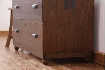 レトロ家具　昭和レトロ　古い木のシンプルな脚付きローチェスト(ローボード)