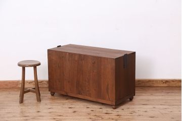 レトロ家具　昭和レトロ　古い木のシンプルな脚付きローチェスト(ローボード)