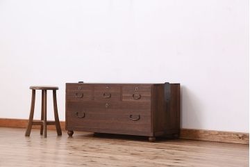 アンティーク家具　アンティーク　古い木の四杯引き出し脚付きローチェスト(ローボード)
