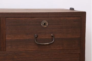 アンティーク家具　アンティーク　古い木の四杯引き出し脚付きローチェスト(ローボード)