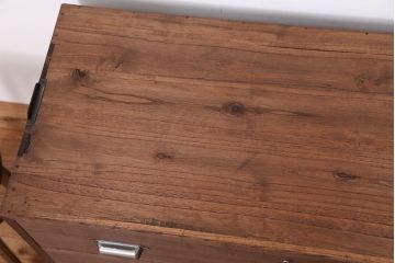 アンティーク家具　アンティーク　古い木のシンプルな三杯引き出し脚付きチェスト