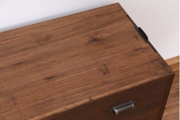 アンティーク家具　アンティーク　古い木のシンプルな三杯引き出し脚付きチェスト