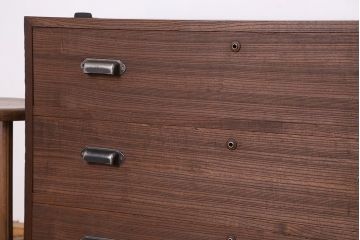 アンティーク家具　アンティーク　古い木のシンプルな三杯引き出し脚付きチェスト