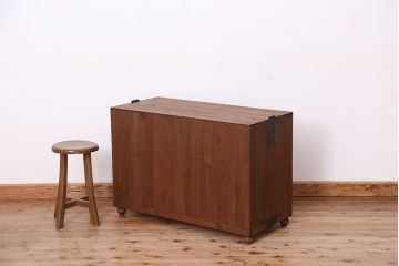 アンティーク家具　アンティーク　古い木のシンプルな三杯引き出し脚付きチェスト