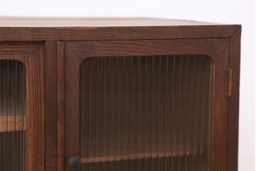 アンティーク家具　アンティーク　古い木のモールガラス扉のローボード(ローチェスト、収納棚)