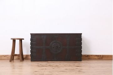 アンティーク家具　古民具・骨董　天板補強の観音開き時代箪笥ローチェスト(ローボード)