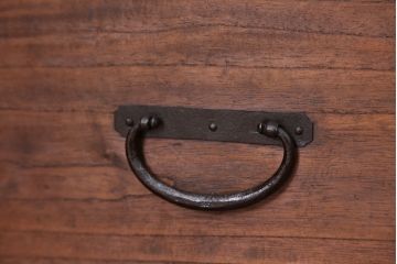 アンティーク家具　古民具・骨董　天板補強の観音開き時代箪笥ローチェスト(ローボード)