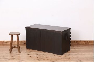 アンティーク家具　古民具・骨董　天板補強の観音開き時代箪笥ローチェスト(ローボード)