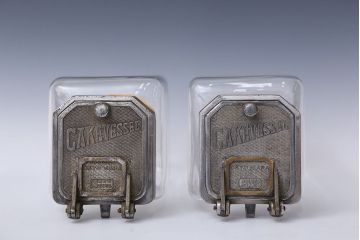 アンティーク雑貨　アンティーク 古い商店の蓋付きガラスビン[瓶]2個セット(菓子瓶)