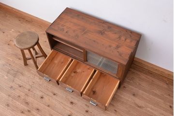 アンティーク家具　アンティーク　モールガラス脚付きローボード?(収納棚)