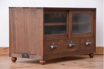 アンティーク家具　アンティーク　モールガラス脚付きローボード?(収納棚)