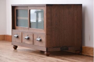 アンティーク家具　アンティーク　モールガラス脚付きローボード?(収納棚)