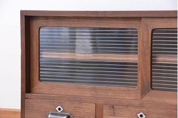 アンティーク家具　アンティーク　モールガラス脚付きローボード?(収納棚)